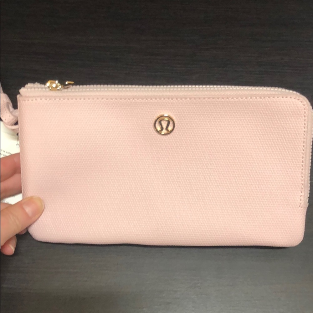 Lululemon clutch